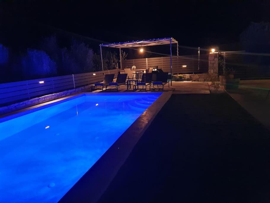 Villa Sheila With Private Pool Roumelí Eksteriør billede