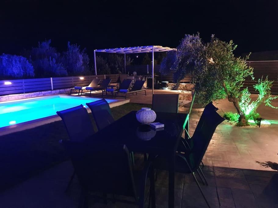 Villa Sheila With Private Pool Roumelí Eksteriør billede