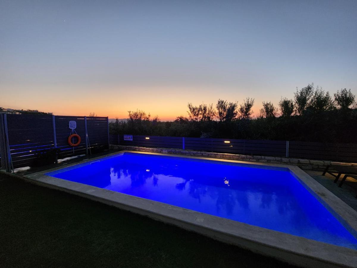 Villa Sheila With Private Pool Roumelí Eksteriør billede